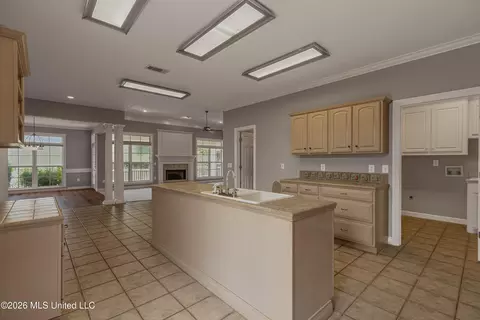 Kitchen - 504 Beacon Cv, Brandon, MS 39047 photo 4 of 6