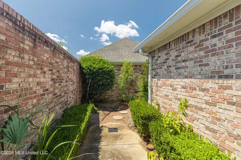 Exterior - 504 Beacon Cv, Brandon, MS 39047 photo 9 of 24