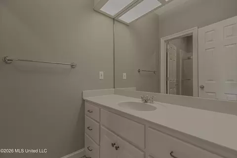 Bath - 504 Beacon Cv, Brandon, MS 39047 photo 1 of 6