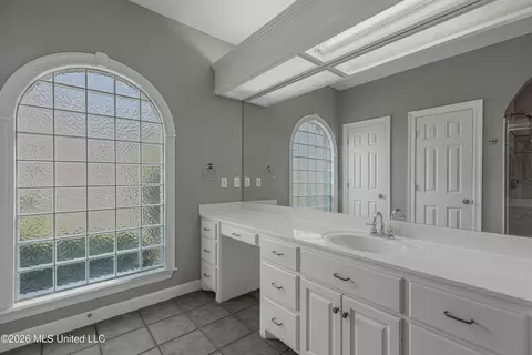 Bath - 504 Beacon Cv, Brandon, MS 39047 photo 4 of 6