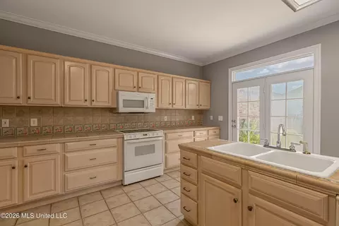 Kitchen - 504 Beacon Cv, Brandon, MS 39047 photo 6 of 6