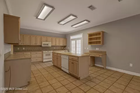 Kitchen - 504 Beacon Cv, Brandon, MS 39047 photo 3 of 6
