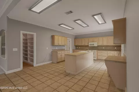Kitchen - 504 Beacon Cv, Brandon, MS 39047 photo 2 of 6