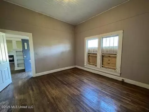 Living - 155 Main St, Raleigh, MS 39153 photo 4 of 9