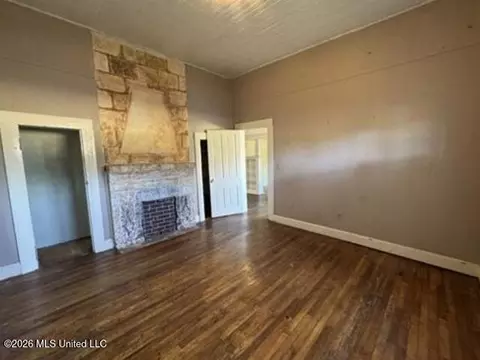 Living - 155 Main St, Raleigh, MS 39153 photo 3 of 9