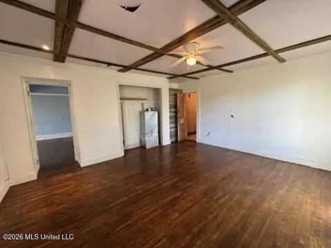 Living - 155 Main St, Raleigh, MS 39153 photo 6 of 9