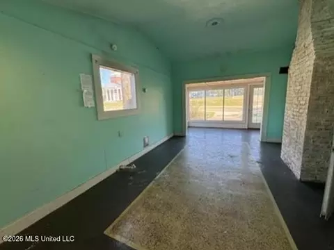 Living - 155 Main St, Raleigh, MS 39153 photo 2 of 9