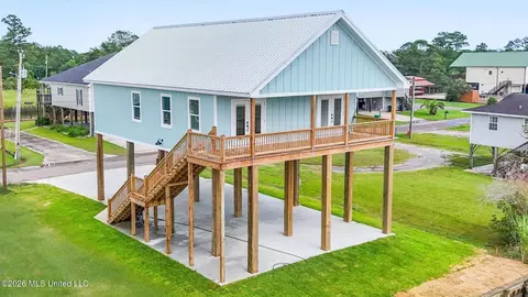 4082 Pennsylvania St, Bay Saint Louis, MS 39520
