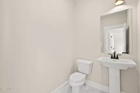 Bath - 695 Bolivar Dr, Nesbit, MS 38651 photo 2 of 3