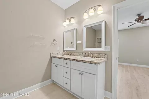 Bath - 846 Amoka Pl, Diamondhead, MS 39525 photo 2 of 5