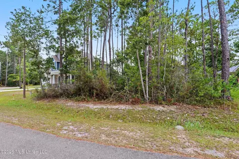 Exterior - 846 Amoka Pl, Diamondhead, MS 39525 photo 3 of 6