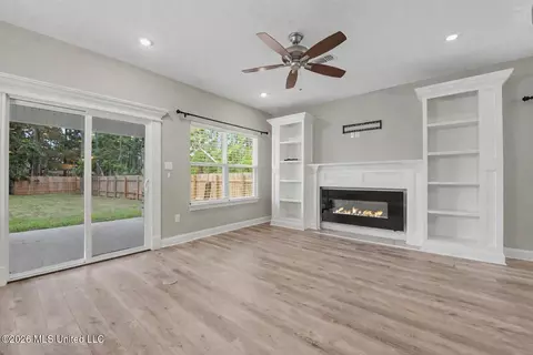 Living - 846 Amoka Pl, Diamondhead, MS 39525 photo 2 of 4