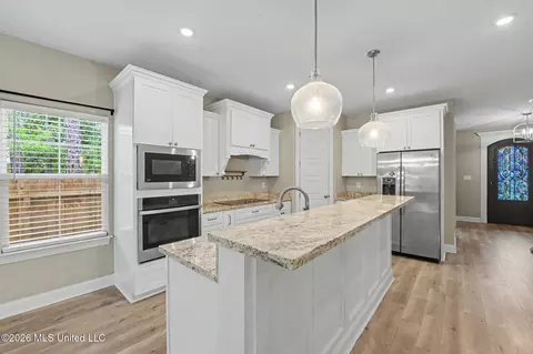 Kitchen - 846 Amoka Pl, Diamondhead, MS 39525 photo 1 of 3
