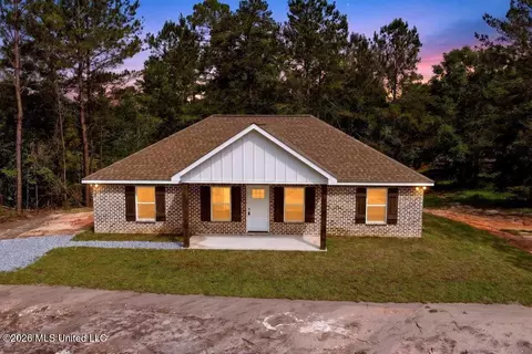 85 Bridlewood Dr, Poplarville, MS 39470
