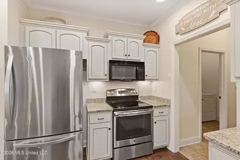 Kitchen - 640 Kaleas Way Cv, Hernando, MS 38632 photo 3 of 4