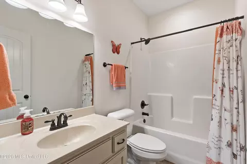 Bath - 640 Kaleas Way Cv, Hernando, MS 38632 photo 4 of 4