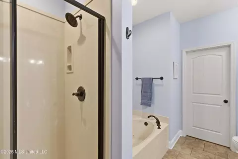 Bath - 640 Kaleas Way Cv, Hernando, MS 38632 photo 2 of 4