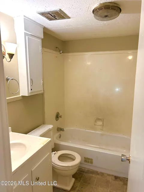 Bath - 3065 Suncrest Dr, Jackson, MS 39212 photo 1 of 2