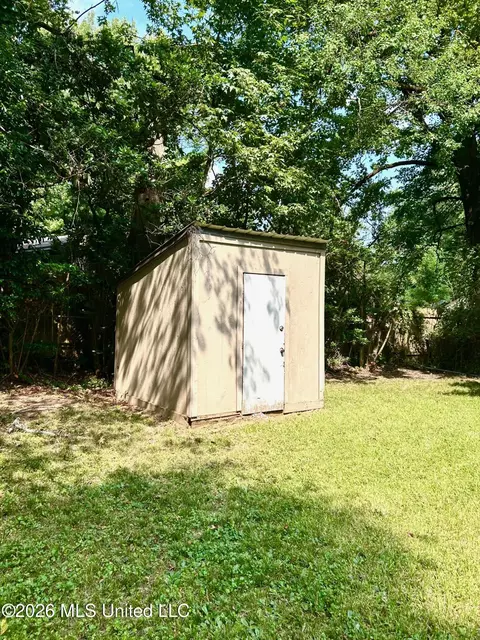 Exterior - 3065 Suncrest Dr, Jackson, MS 39212 photo 1 of 3