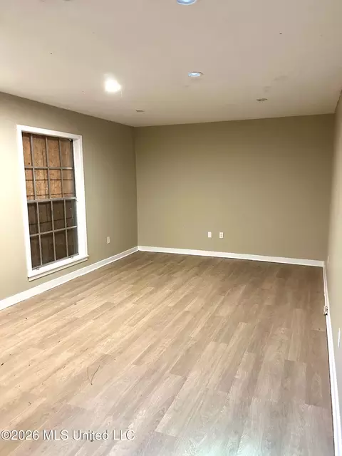 Living - 3065 Suncrest Dr, Jackson, MS 39212 photo 1 of 2