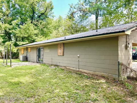 Exterior - 3065 Suncrest Dr, Jackson, MS 39212 photo 3 of 3