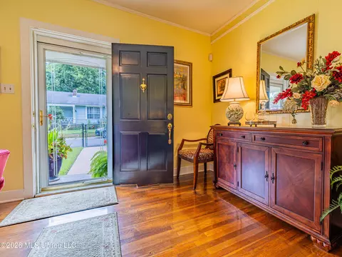 Entry Way - 1 Oak Ct, Natchez, MS 39120 photo 1 of 2