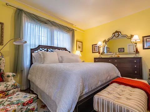 Bedroom - 1 Oak Ct, Natchez, MS 39120 photo 5 of 6