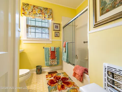 Bath - 1 Oak Ct, Natchez, MS 39120 photo 1 of 2