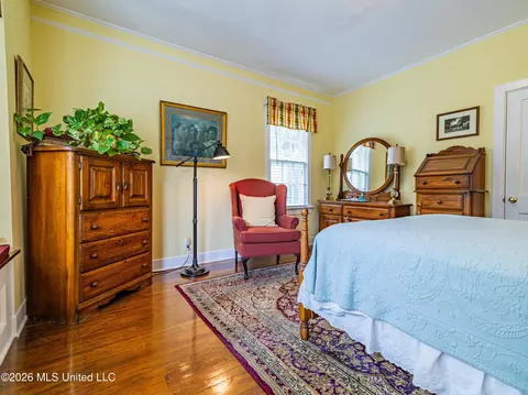 Bedroom - 1 Oak Ct, Natchez, MS 39120 photo 3 of 6