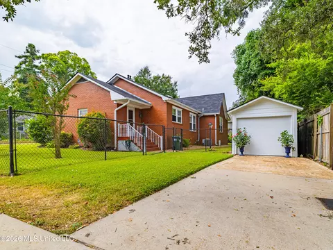 Exterior - 1 Oak Ct, Natchez, MS 39120 photo 6 of 6