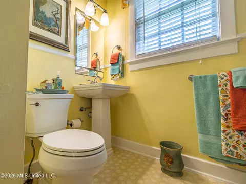 Bath - 1 Oak Ct, Natchez, MS 39120 photo 2 of 2