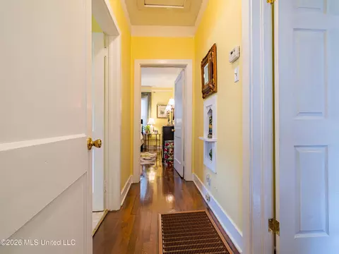 Entry Way - 1 Oak Ct, Natchez, MS 39120 photo 2 of 2