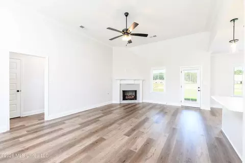 Living - 7554 John Elliott Ln, Hernando, MS 38632 photo 2 of 2