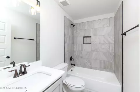 Bath - 7554 John Elliott Ln, Hernando, MS 38632 photo 3 of 3