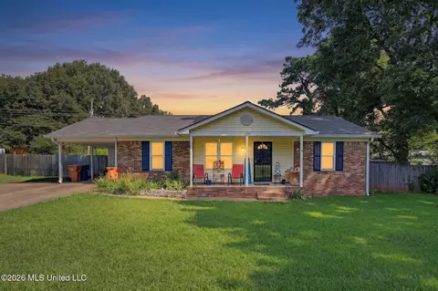 1396 Haywood Dr, Southaven, MS 38671