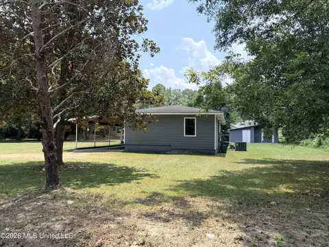 809 W Camp Ave, Lumberton, MS 39455