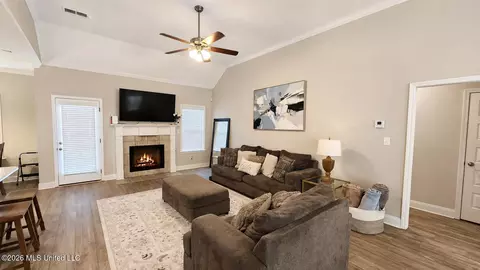 Entry Way - 1932 Ava Dr, Nesbit, MS 38651 photo 4 of 6