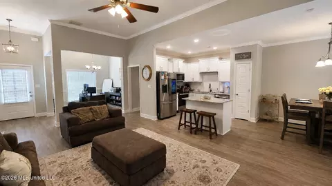 Entry Way - 1932 Ava Dr, Nesbit, MS 38651 photo 5 of 6