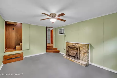 Living - 314 Colonial Cir, Jackson, MS 39211 photo 1 of 2