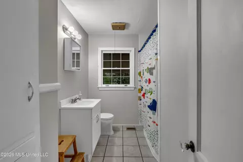 Bath - 314 Colonial Cir, Jackson, MS 39211 photo 3 of 3