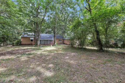 Exterior - 314 Colonial Cir, Jackson, MS 39211 photo 8 of 12