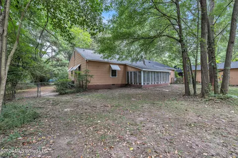 Exterior - 314 Colonial Cir, Jackson, MS 39211 photo 7 of 12