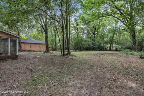 Exterior - 314 Colonial Cir, Jackson, MS 39211 photo 6 of 12