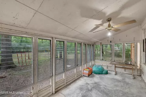 Exterior - 314 Colonial Cir, Jackson, MS 39211 photo 11 of 12