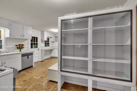Other - 314 Colonial Cir, Jackson, MS 39211 photo 5 of 14