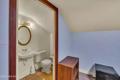 Bath - 314 Colonial Cir, Jackson, MS 39211 photo 1 of 3
