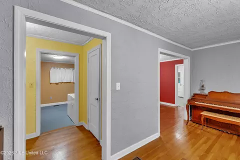 Entry Way - 314 Colonial Cir, Jackson, MS 39211 photo 3 of 4