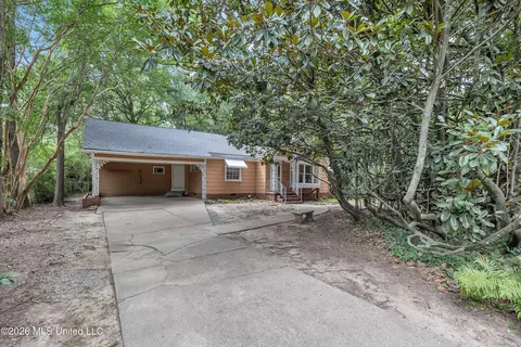 Exterior - 314 Colonial Cir, Jackson, MS 39211 photo 3 of 12