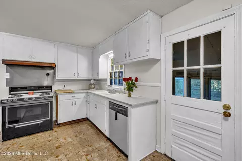 Kitchen - 314 Colonial Cir, Jackson, MS 39211 photo 1 of 1