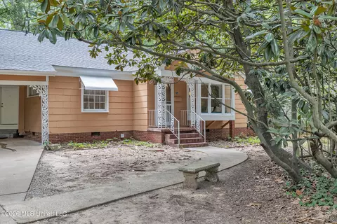 Exterior - 314 Colonial Cir, Jackson, MS 39211 photo 5 of 12